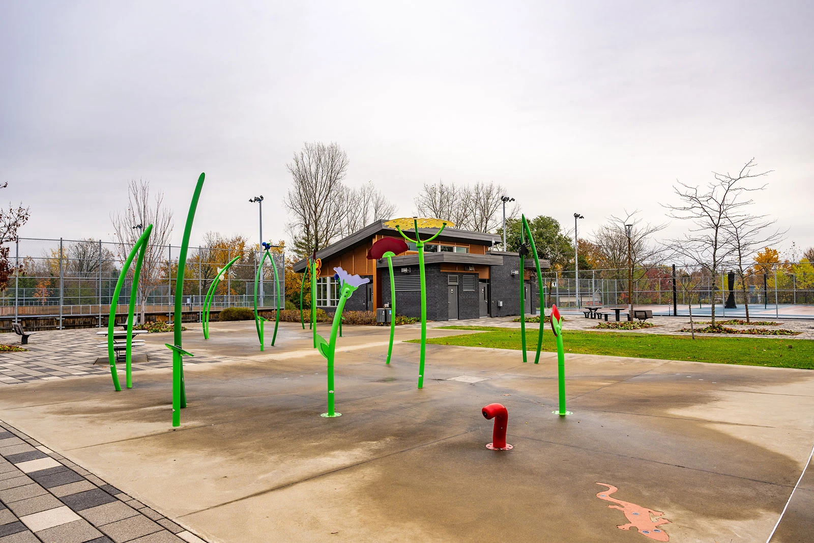 Splash pad at Parc Marcel-de-la-Sablonnière